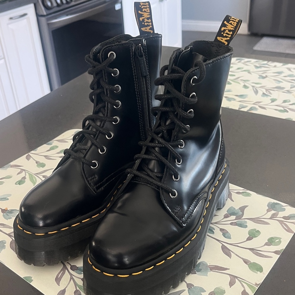 Dr. Martens Jadon Platforms - Picture 4 of 17